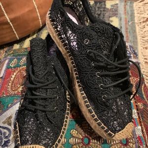 Lace platform espadrilles.